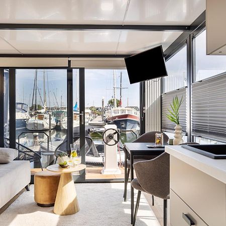 Cosy Tiny Houseboats Near Beach And Restaurants By Weltevreden Experience Zeewolde Esterno foto