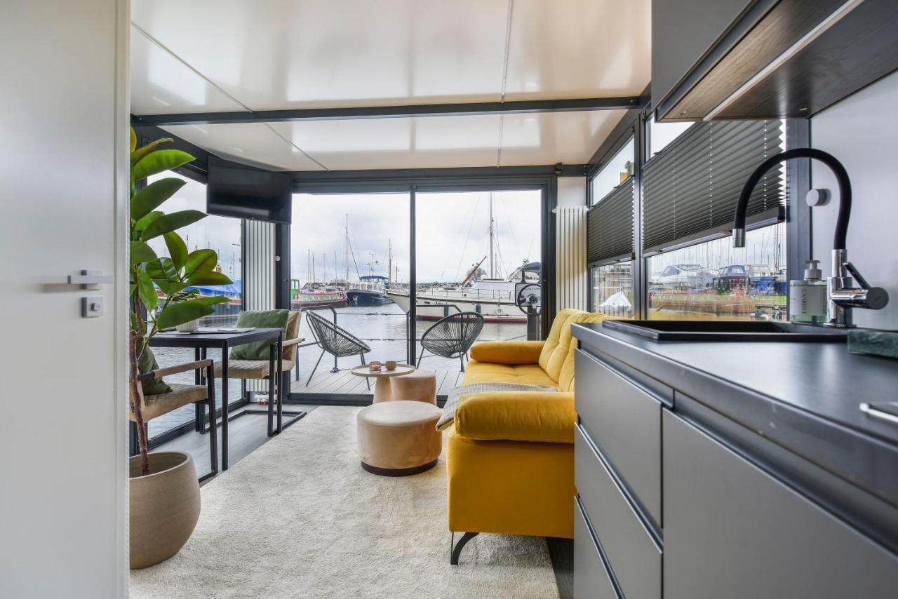 Cosy Tiny Houseboats Near Beach And Restaurants By Weltevreden Experience Zeewolde Esterno foto