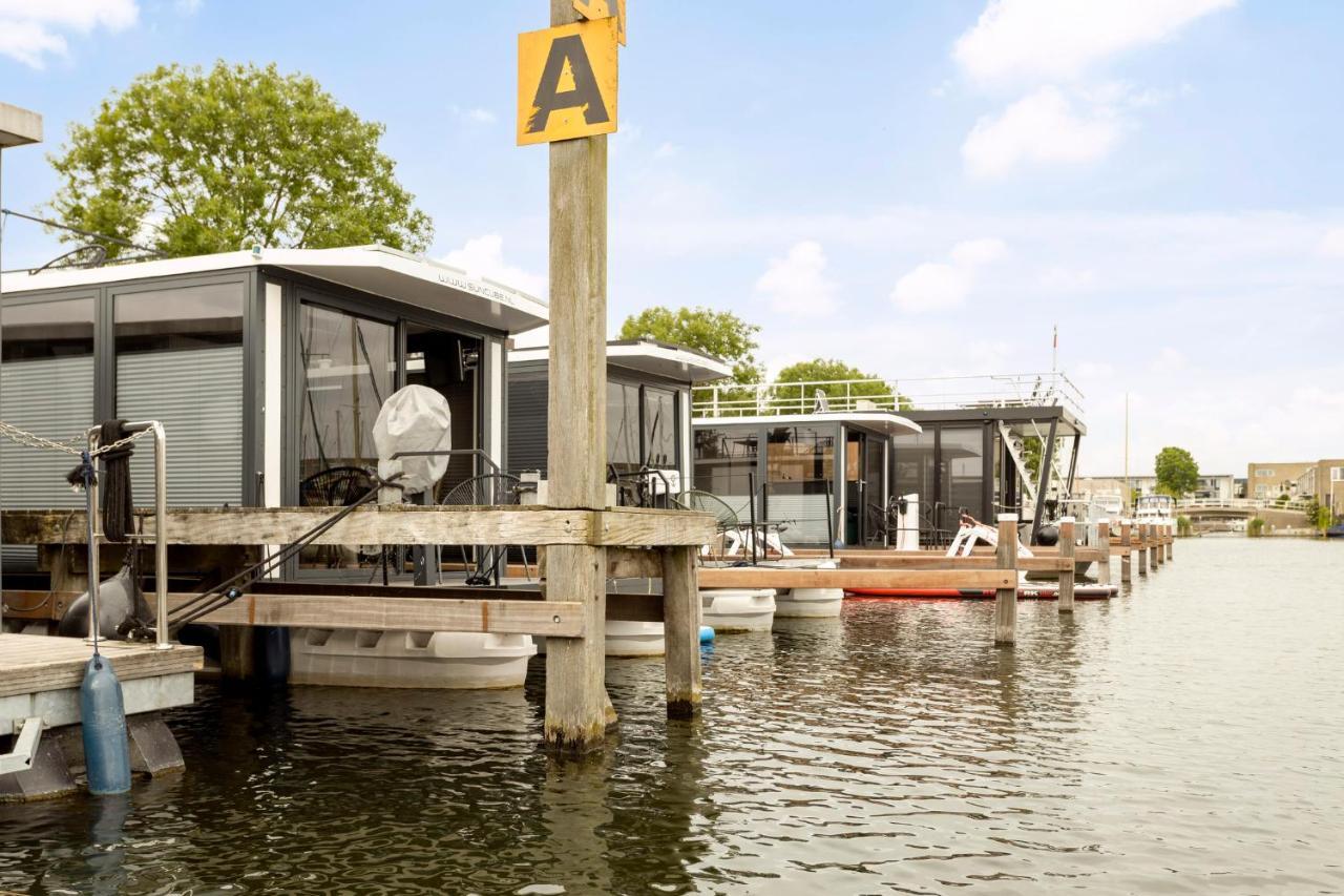 Cosy Tiny Houseboats Near Beach And Restaurants By Weltevreden Experience Zeewolde Esterno foto