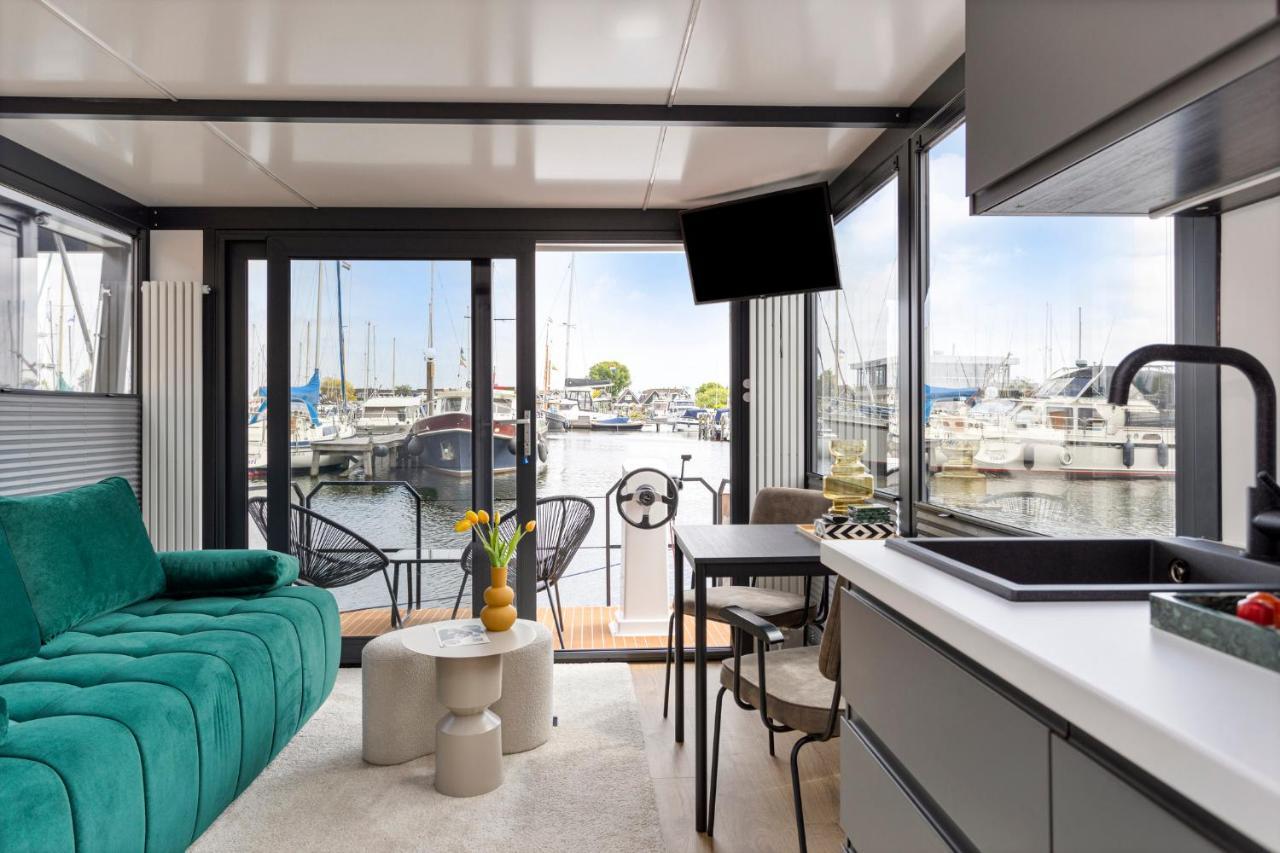 Cosy Tiny Houseboats Near Beach And Restaurants By Weltevreden Experience Zeewolde Esterno foto
