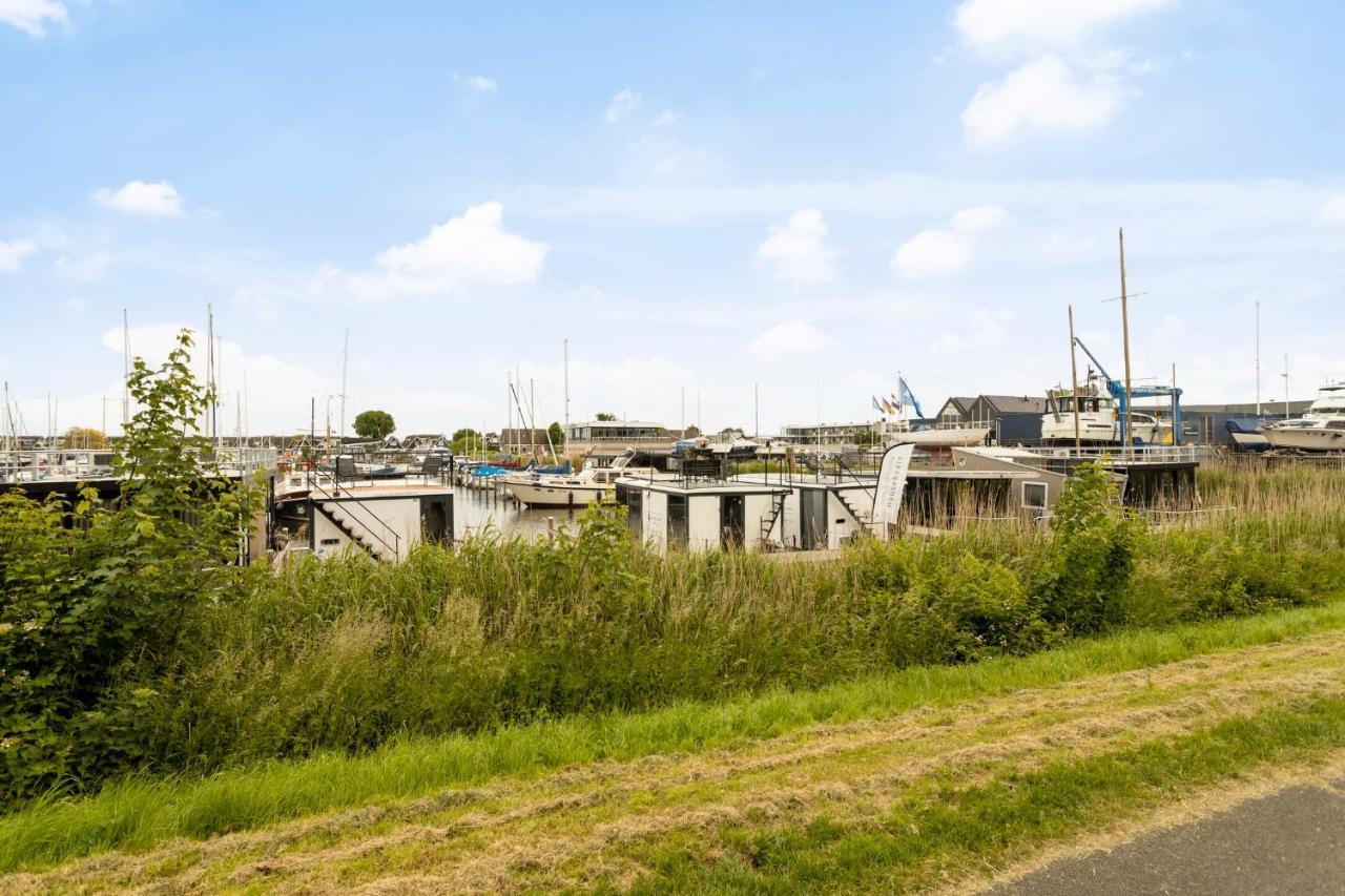 Cosy Tiny Houseboats Near Beach And Restaurants By Weltevreden Experience Zeewolde Esterno foto