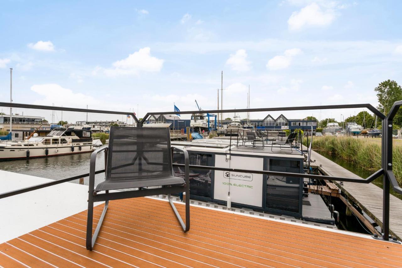 Cosy Tiny Houseboats Near Beach And Restaurants By Weltevreden Experience Zeewolde Esterno foto