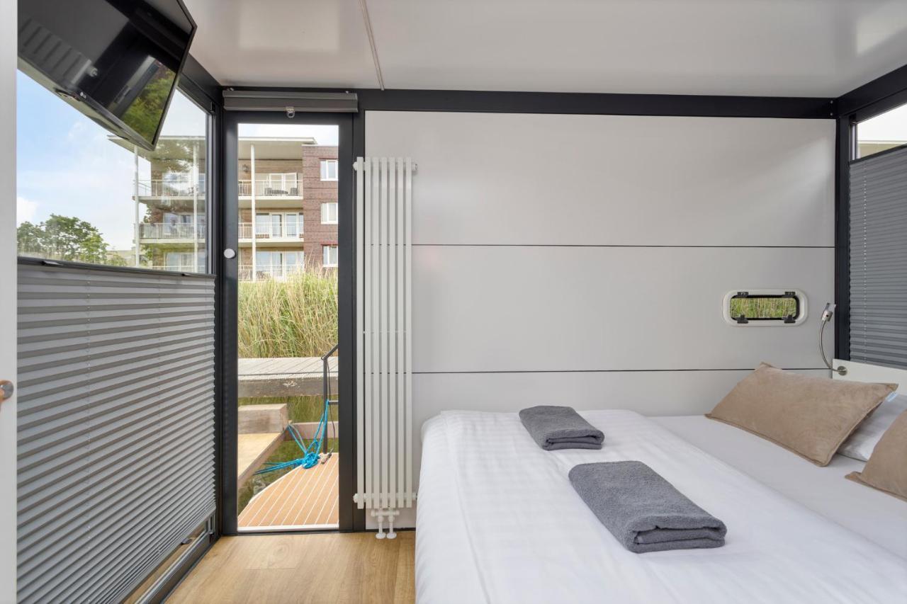 Cosy Tiny Houseboats Near Beach And Restaurants By Weltevreden Experience Zeewolde Esterno foto