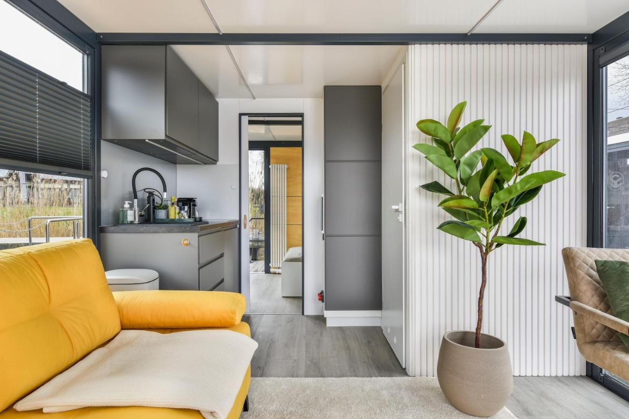 Cosy Tiny Houseboats Near Beach And Restaurants By Weltevreden Experience Zeewolde Esterno foto