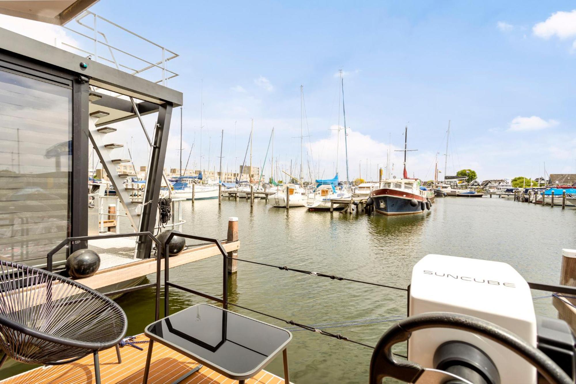 Cosy Tiny Houseboats Near Beach And Restaurants By Weltevreden Experience Zeewolde Esterno foto
