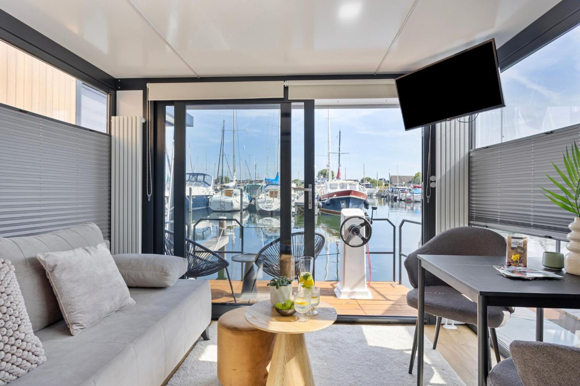Cosy Tiny Houseboats Near Beach And Restaurants By Weltevreden Experience Zeewolde Esterno foto