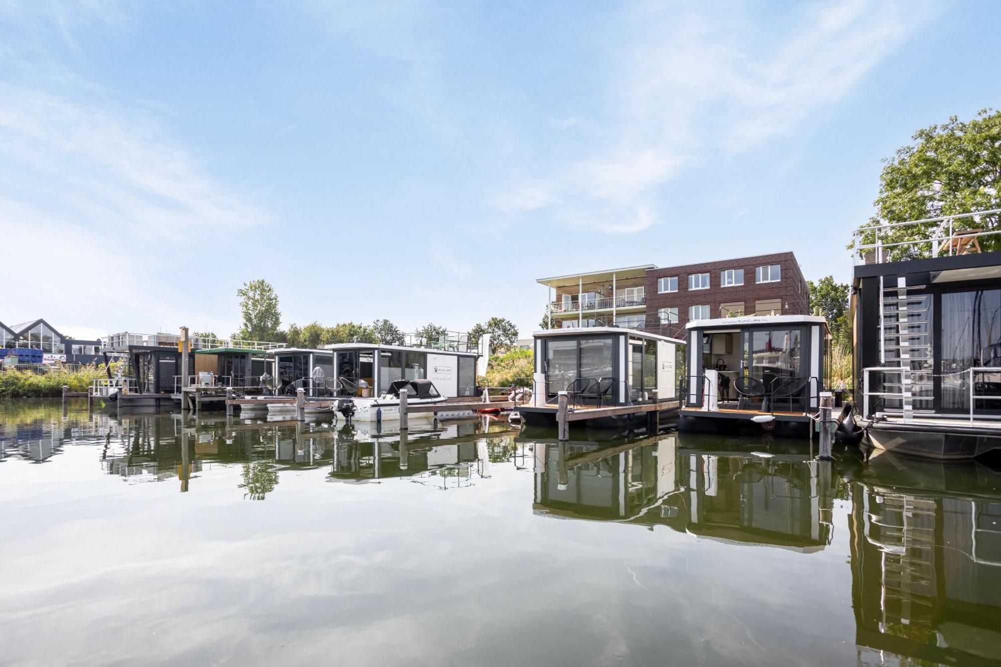 Cosy Tiny Houseboats Near Beach And Restaurants By Weltevreden Experience Zeewolde Esterno foto