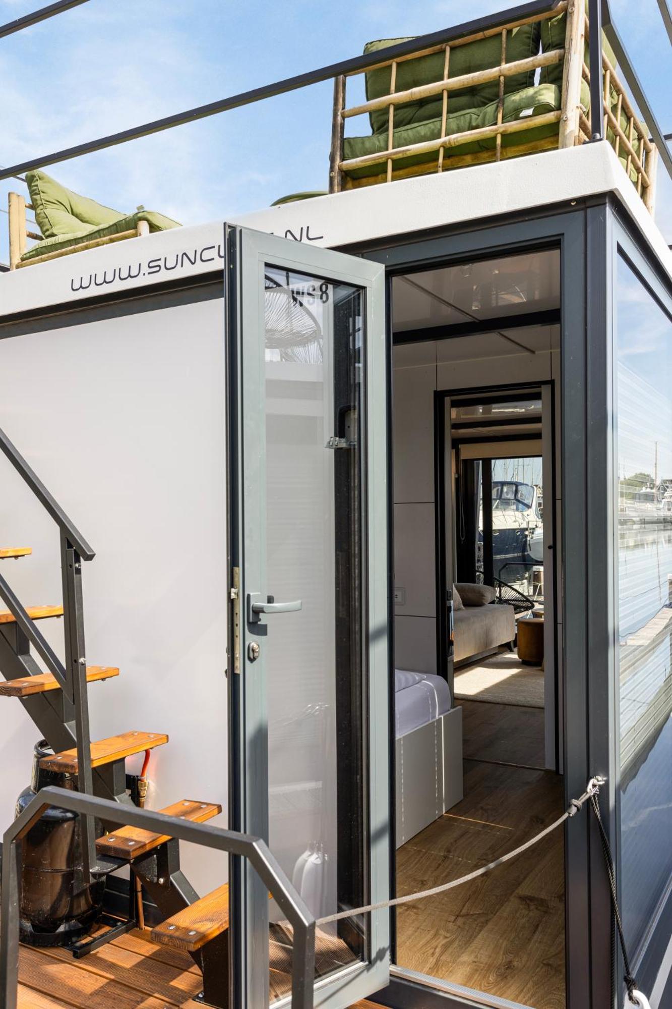 Cosy Tiny Houseboats Near Beach And Restaurants By Weltevreden Experience Zeewolde Esterno foto