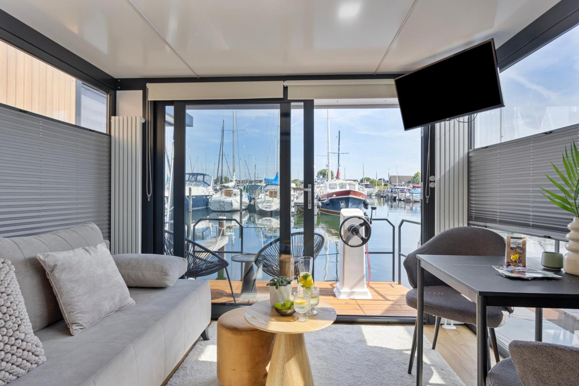 Cosy Tiny Houseboats Near Beach And Restaurants By Weltevreden Experience Zeewolde Esterno foto