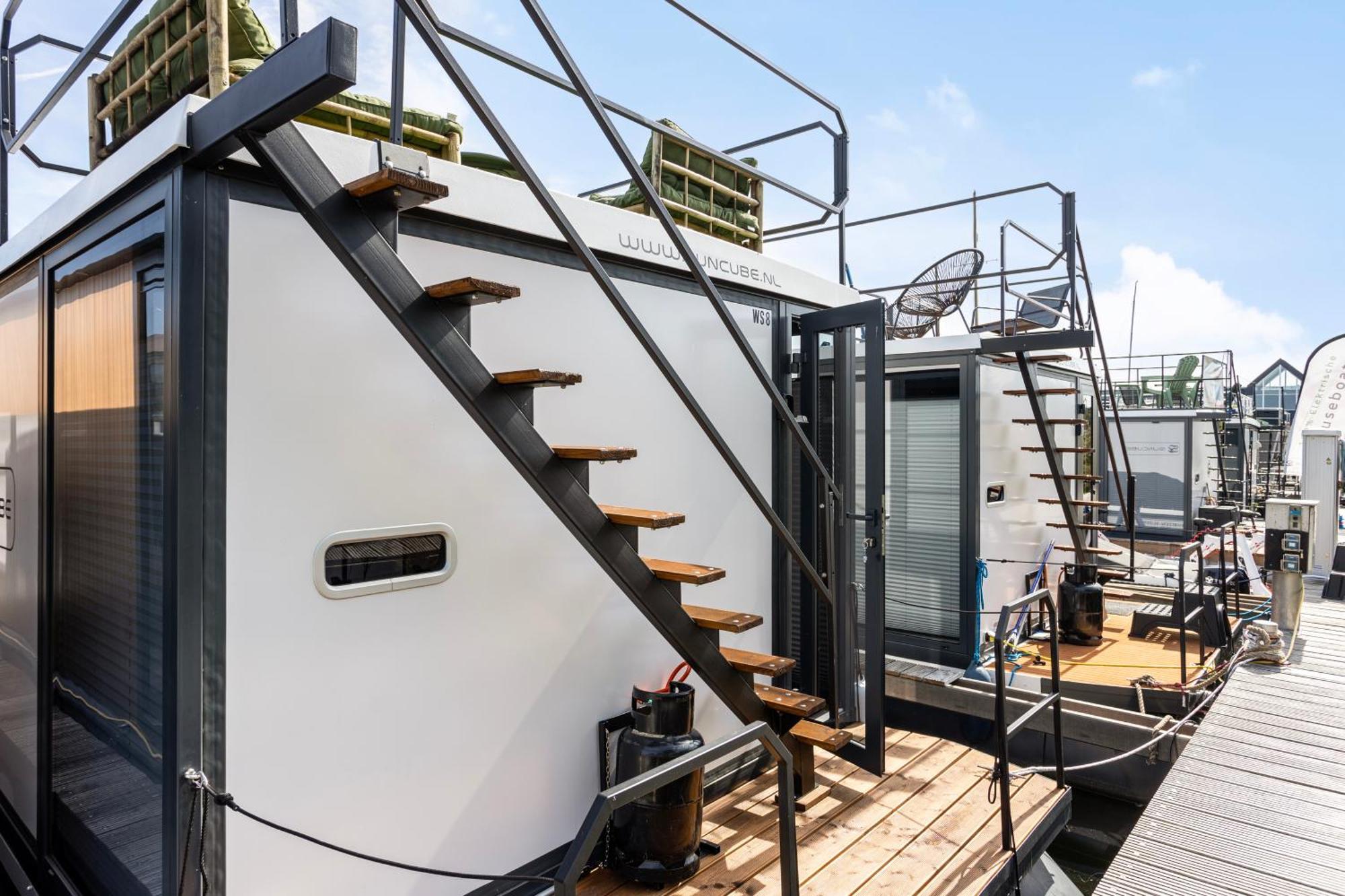 Cosy Tiny Houseboats Near Beach And Restaurants By Weltevreden Experience Zeewolde Esterno foto