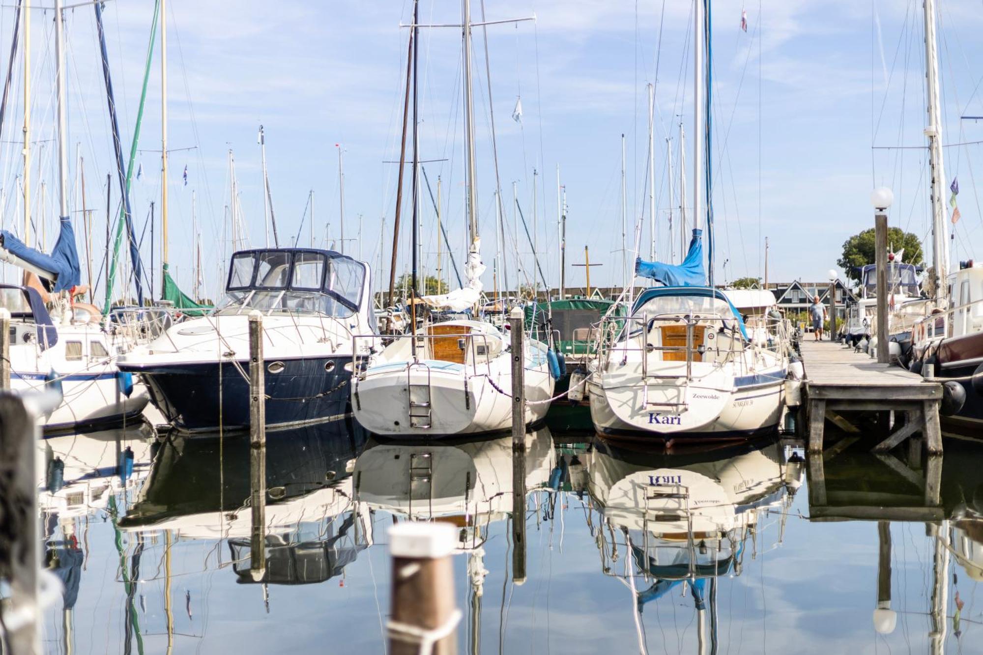 Cosy Tiny Houseboats Near Beach And Restaurants By Weltevreden Experience Zeewolde Esterno foto