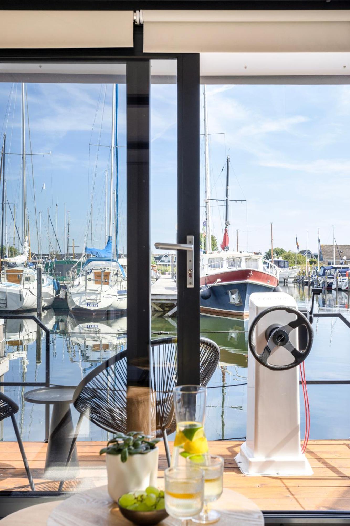 Cosy Tiny Houseboats Near Beach And Restaurants By Weltevreden Experience Zeewolde Esterno foto