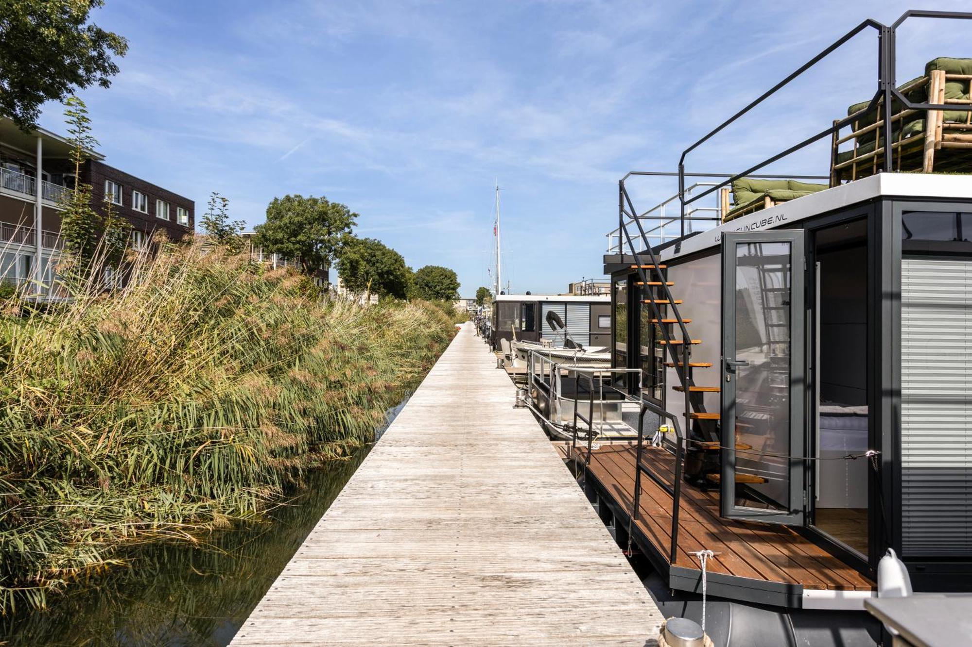 Cosy Tiny Houseboats Near Beach And Restaurants By Weltevreden Experience Zeewolde Esterno foto