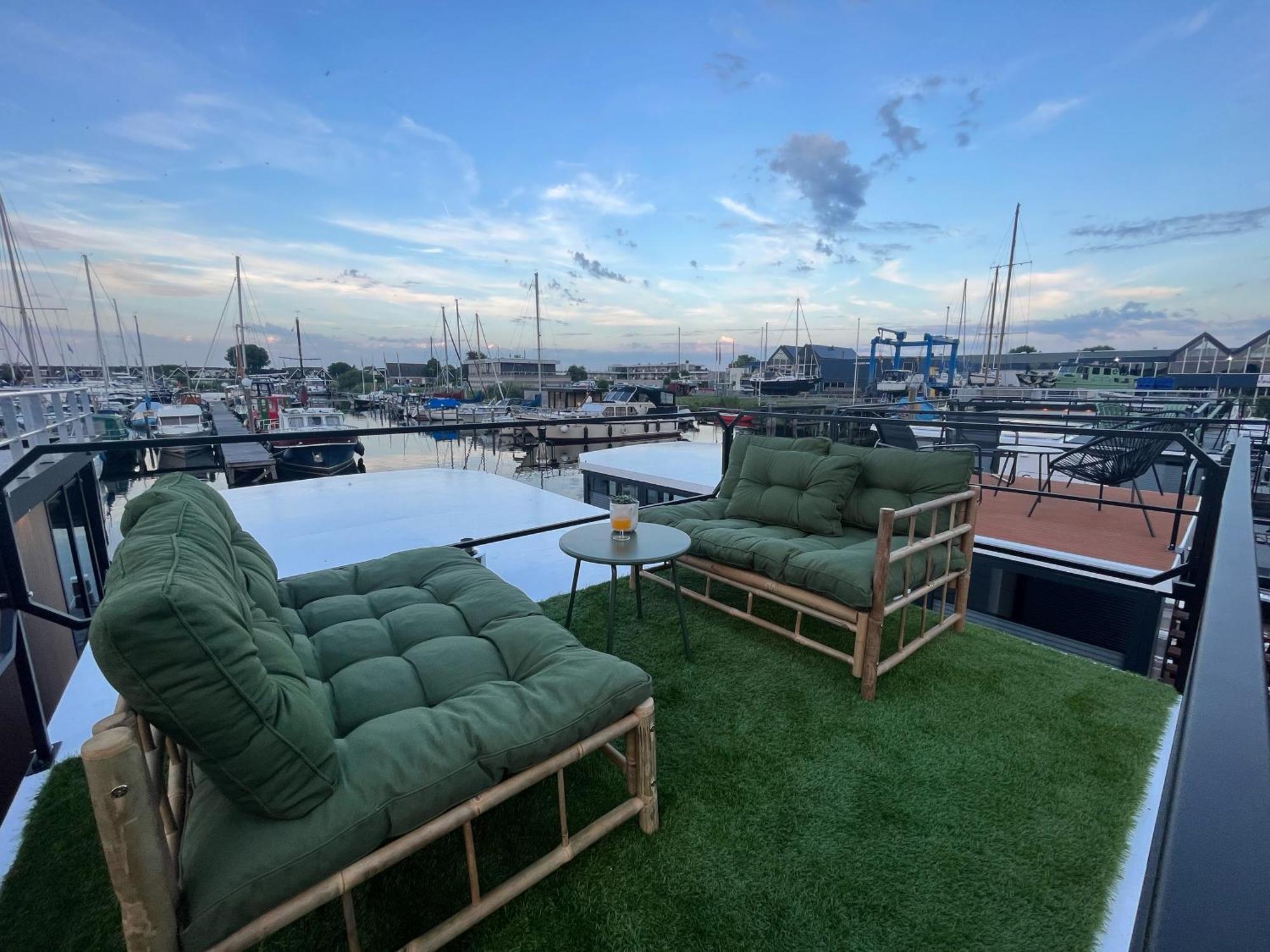 Cosy Tiny Houseboats Near Beach And Restaurants By Weltevreden Experience Zeewolde Esterno foto