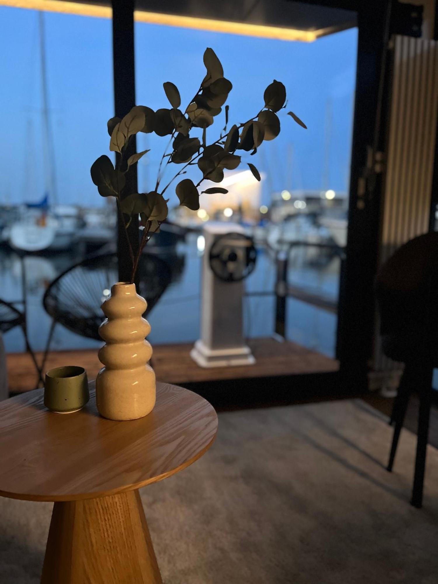 Cosy Tiny Houseboats Near Beach And Restaurants By Weltevreden Experience Zeewolde Esterno foto